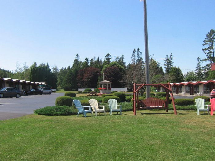 Tradewinds Motel - Random Photos From The Web (newer photo)